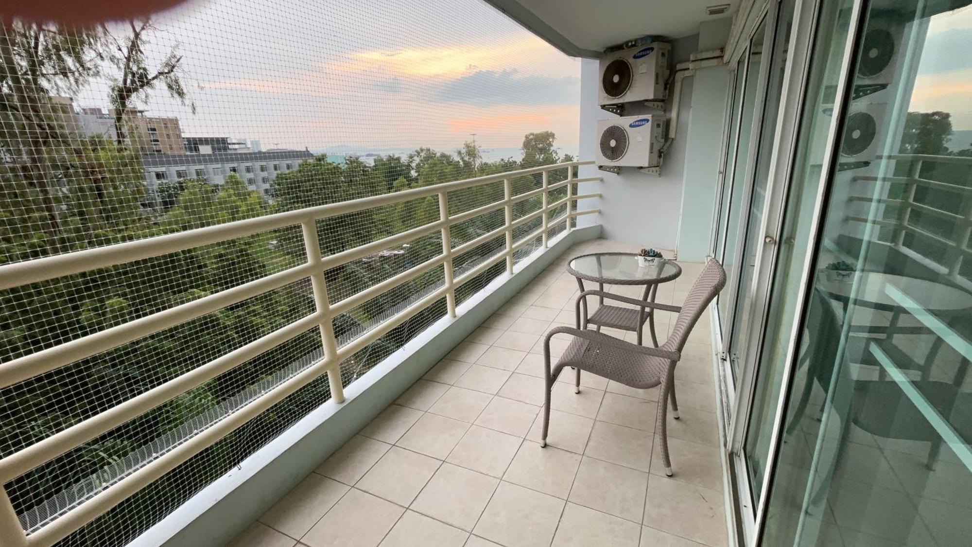 View Talay 6 Pattaya Beach By Anatolia Condo Suite Bagian luar foto