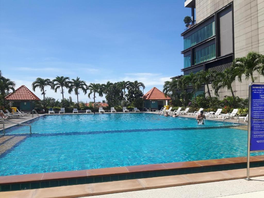 View Talay 6 Pattaya Beach By Anatolia Condo Suite Bagian luar foto