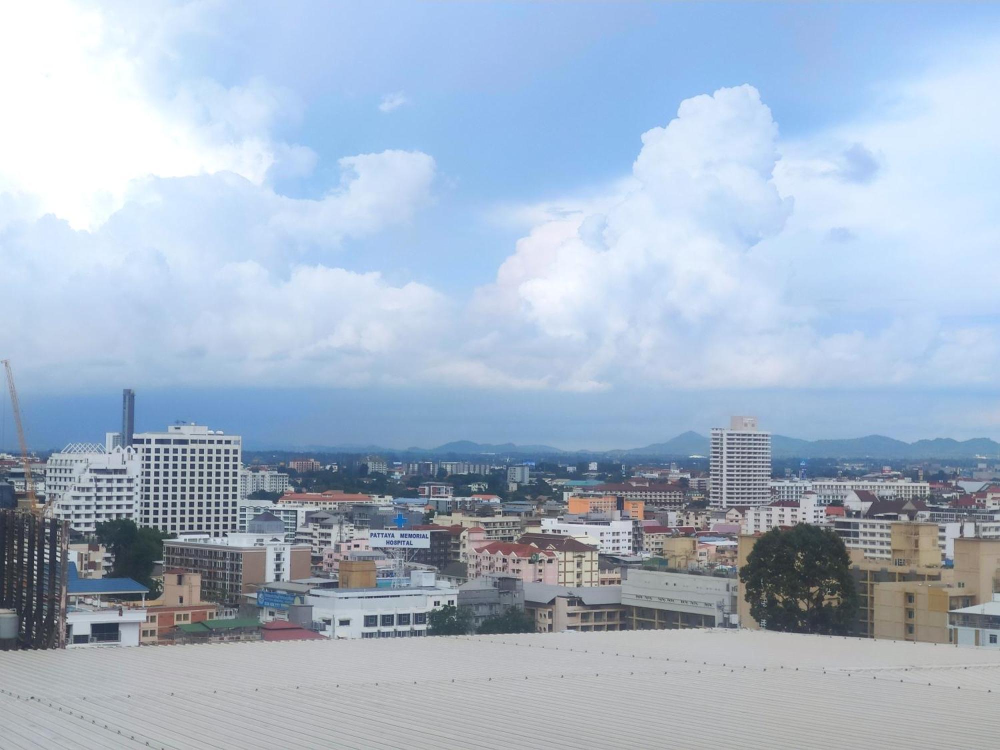 View Talay 6 Pattaya Beach By Anatolia Condo Suite Bagian luar foto