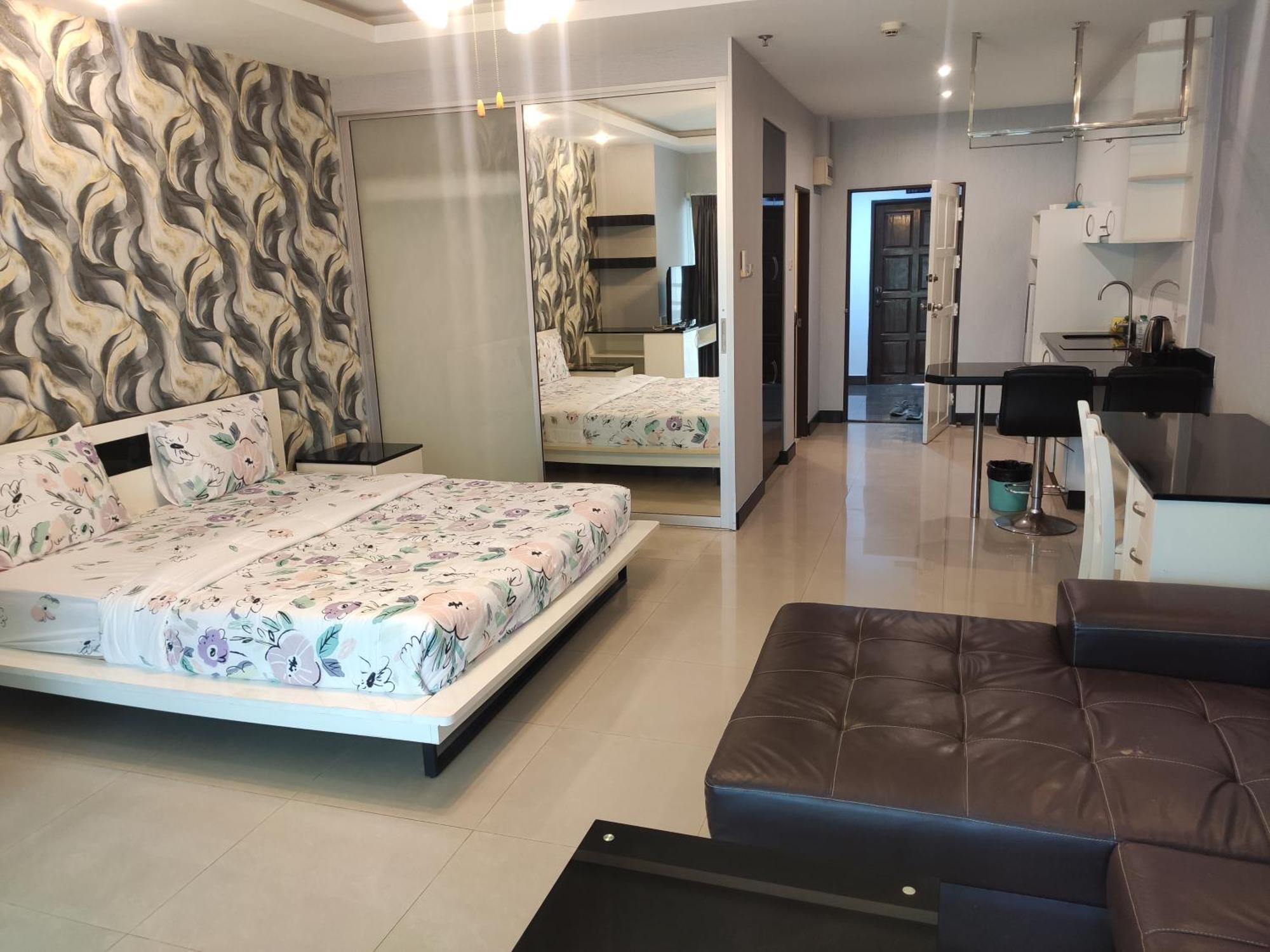 View Talay 6 Pattaya Beach By Anatolia Condo Suite Bagian luar foto