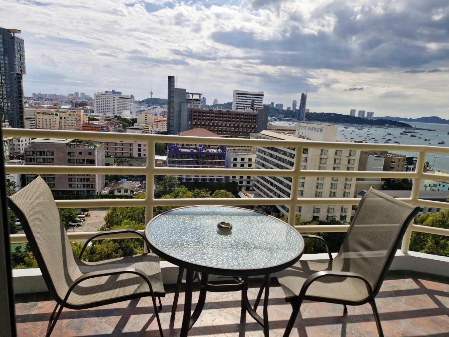 View Talay 6 Pattaya Beach By Anatolia Condo Suite Bagian luar foto