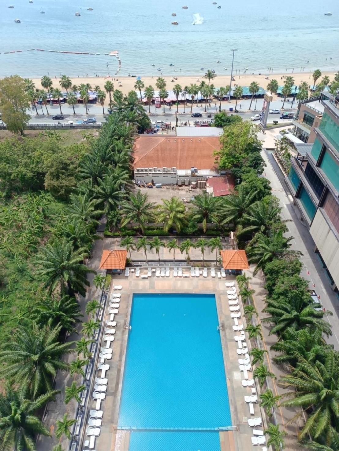 View Talay 6 Pattaya Beach By Anatolia Condo Suite Bagian luar foto