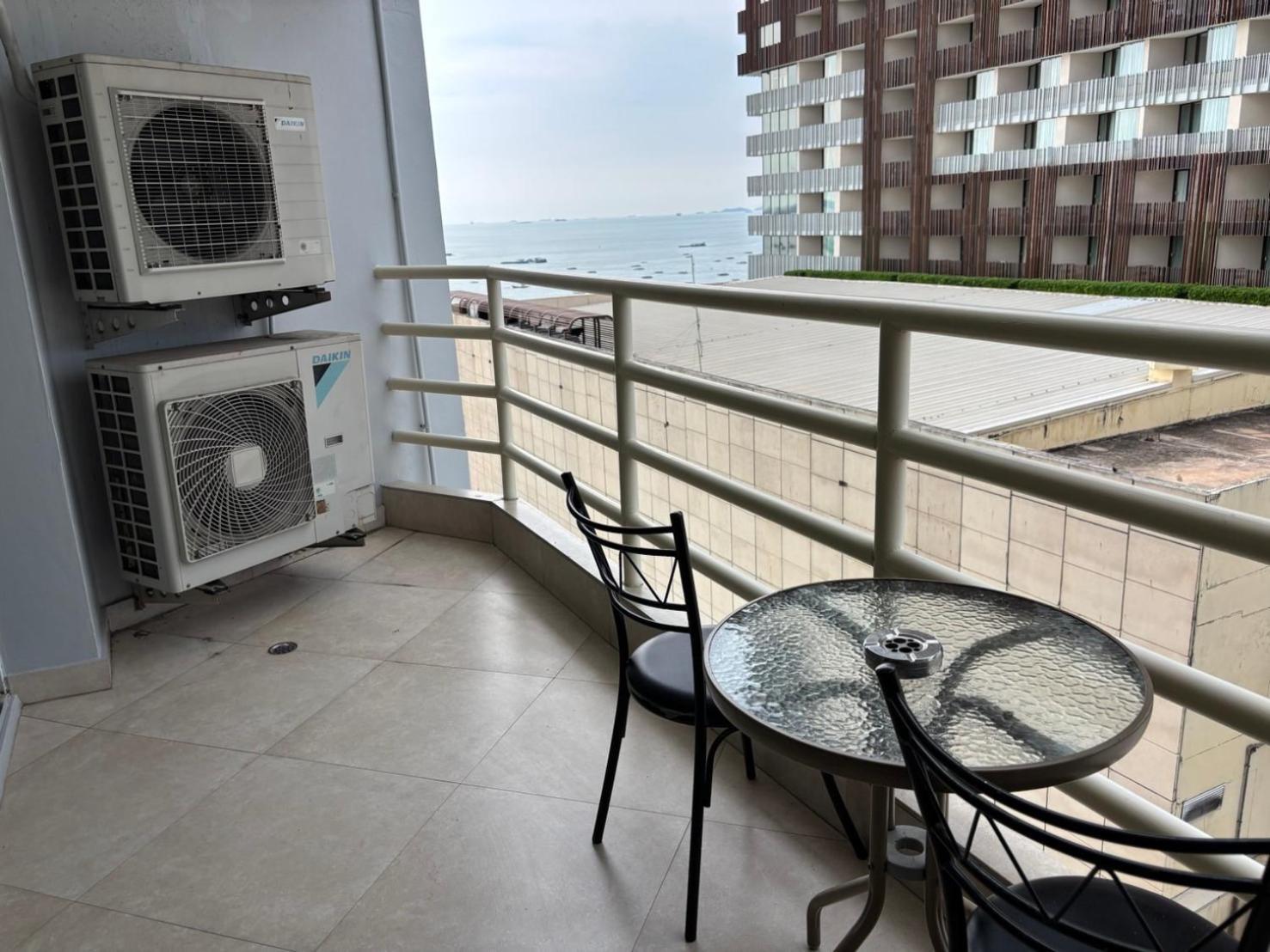 View Talay 6 Pattaya Beach By Anatolia Condo Suite Bagian luar foto