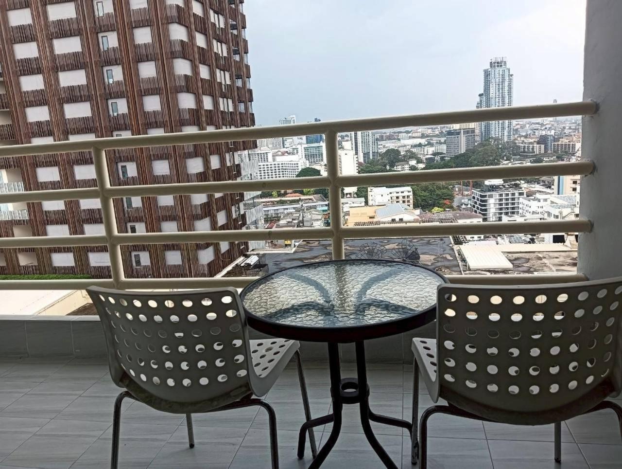 View Talay 6 Pattaya Beach By Anatolia Condo Suite Bagian luar foto