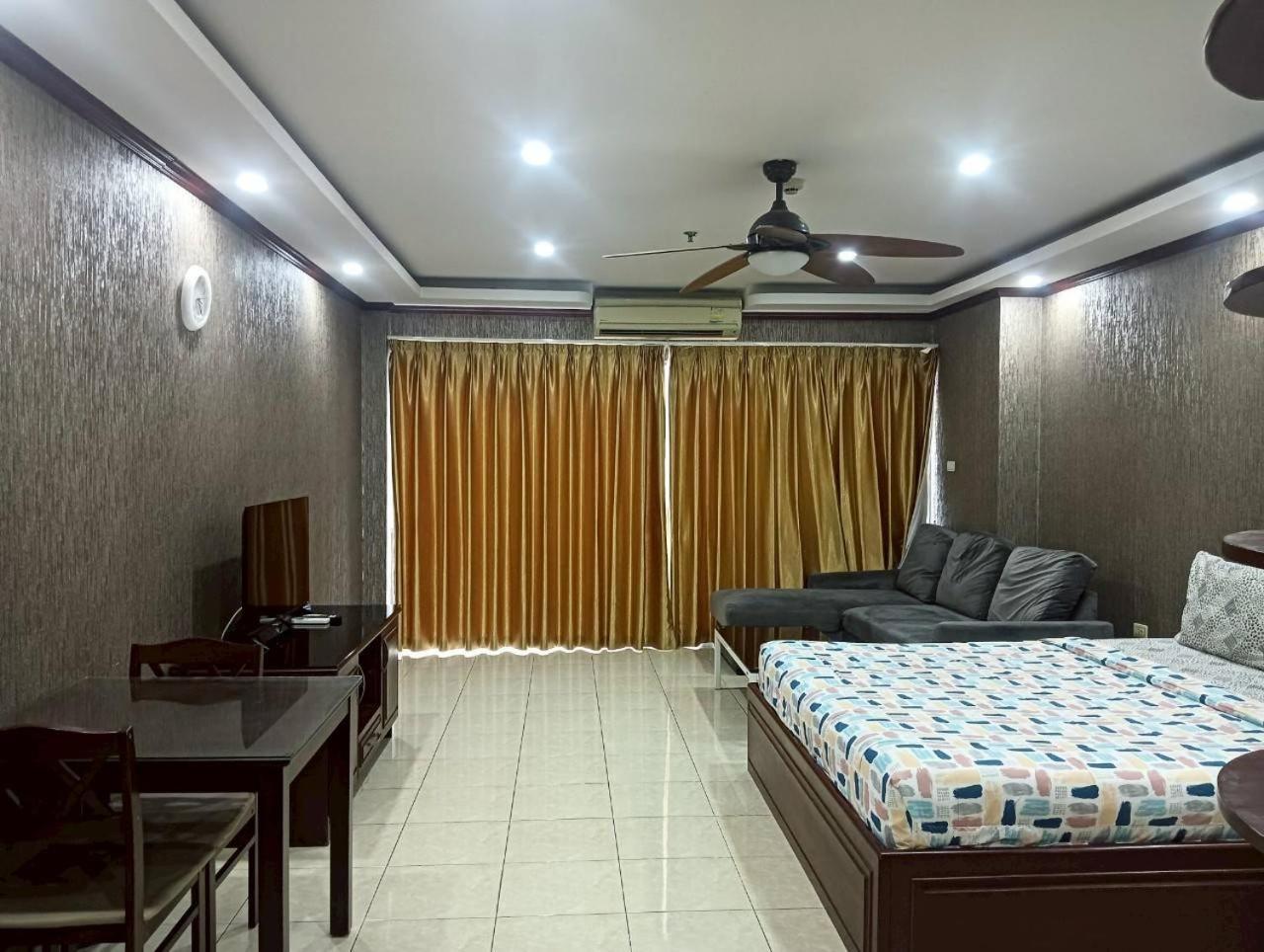 View Talay 6 Pattaya Beach By Anatolia Condo Suite Bagian luar foto