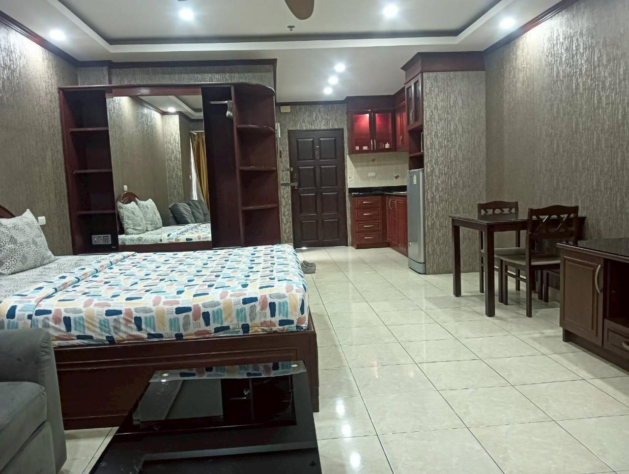 View Talay 6 Pattaya Beach By Anatolia Condo Suite Bagian luar foto