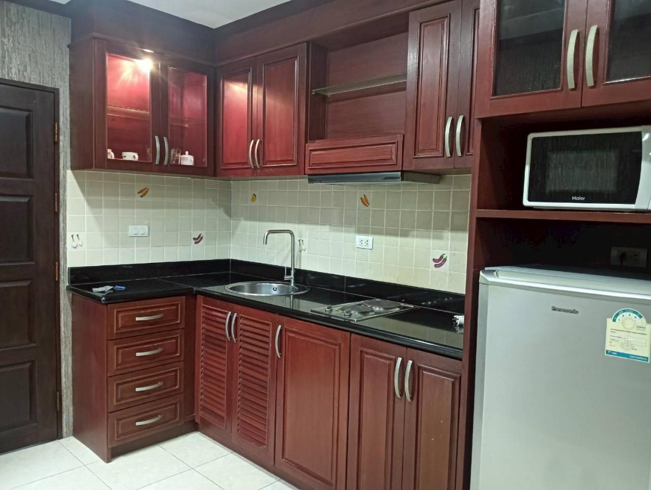 View Talay 6 Pattaya Beach By Anatolia Condo Suite Bagian luar foto