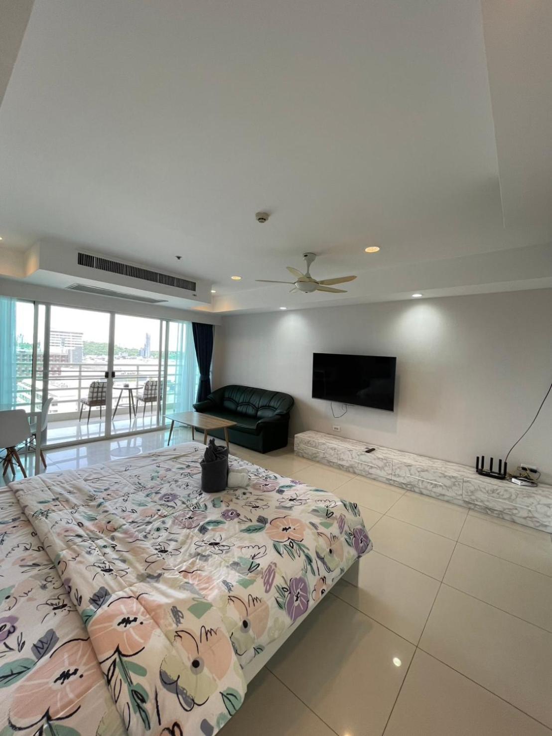 View Talay 6 Pattaya Beach By Anatolia Condo Suite Bagian luar foto