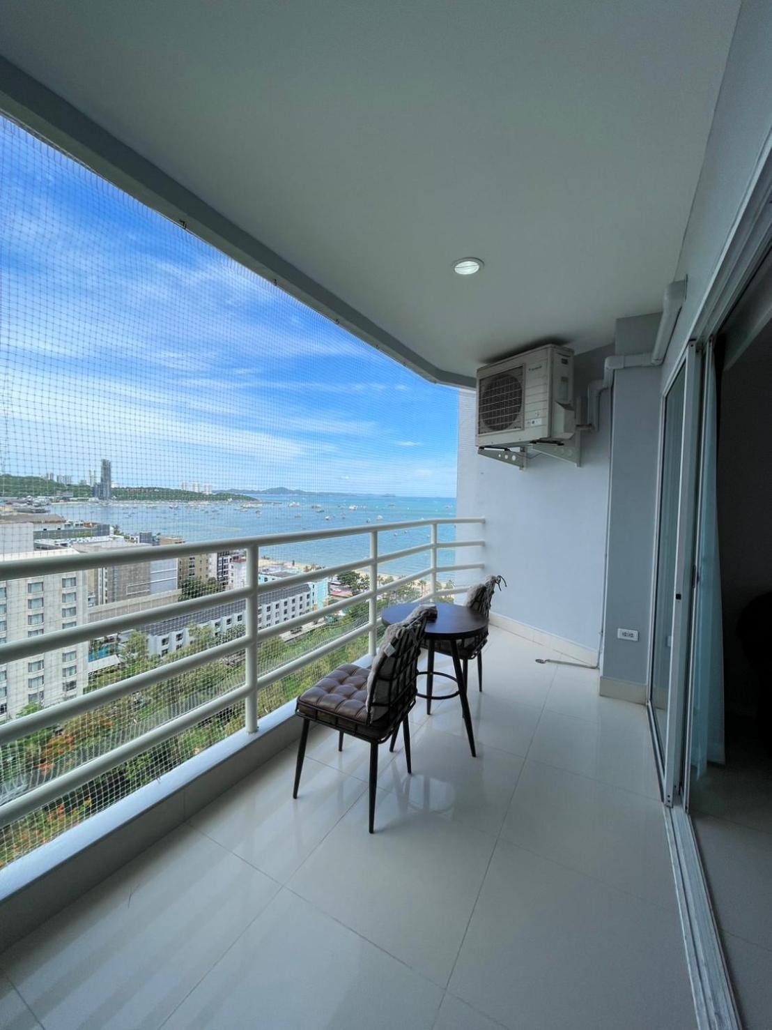 View Talay 6 Pattaya Beach By Anatolia Condo Suite Bagian luar foto