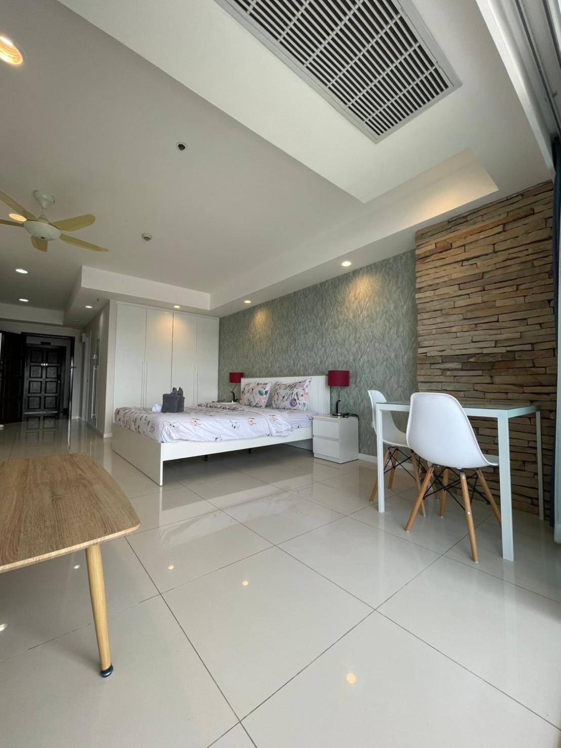 View Talay 6 Pattaya Beach By Anatolia Condo Suite Bagian luar foto